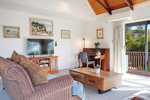 Torbay Sun Drenched Villa near Local Beaches, Auckland (Foto 3)
