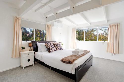 Torbay Sun Drenched Villa near Local Beaches, Auckland (Foto 5)