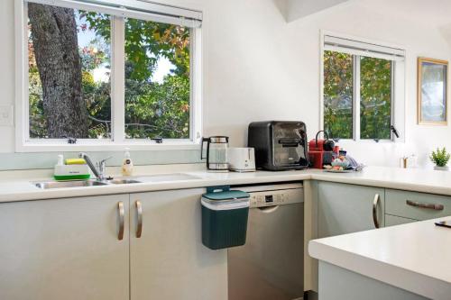 Torbay Sun Drenched Villa near Local Beaches, Auckland (Foto 9)