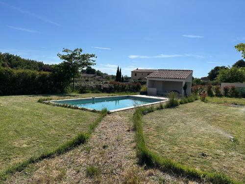 A L'OMBRE DES GLYCINES maison avec piscine 7 personnes in La Verdiere
