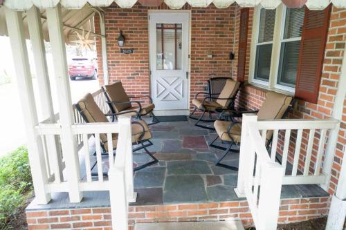 Amish Guest House-hot tub ev plug ideal location - image 4