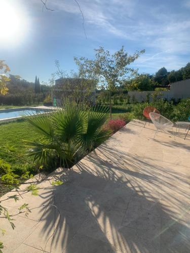 A L'OMBRE DES GLYCINES maison avec piscine 7 personnes in La Verdiere