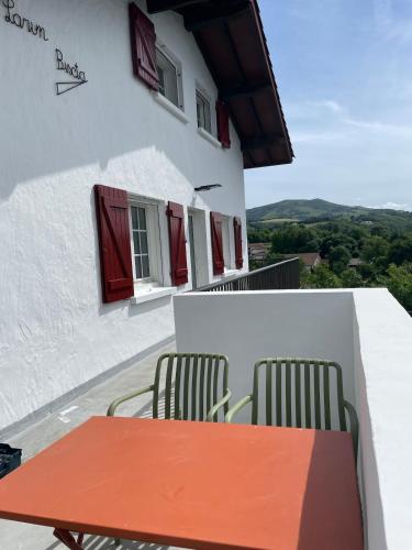 New apartment, mountain view, Espelette, 1er etage in Espelette