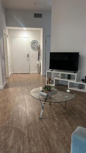 Exceptional Loft FREE Parking and WIFI - Tap to explore photos