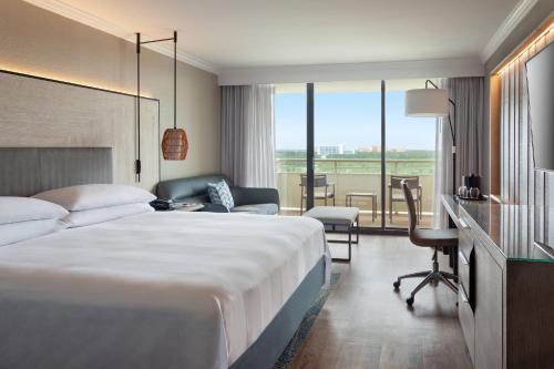 Standard King Room room in Orlando World Center Marriott