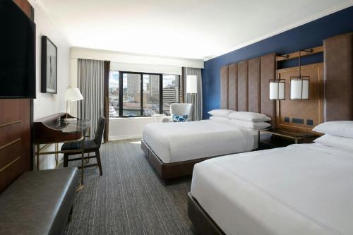 1 king bed, 1 double bed
