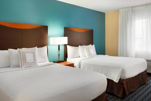Queen Room with Two Queen Beds - Hearing Accessible