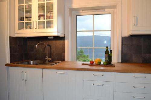 Charming farmhouse with jacuzzi and patio in Tistam