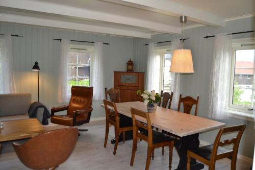 Charming farmhouse with jacuzzi and patio in Tistam