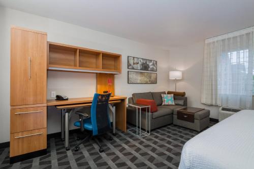 King Studio with Sofa Bed