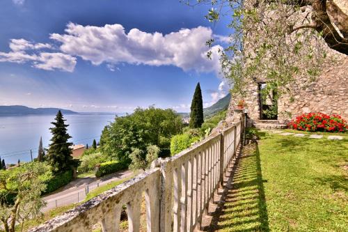 Facilities, Antica Limonaia by Theater Home in Gargnano
