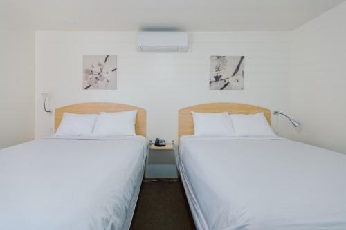 2 double beds, 1 sofa bed