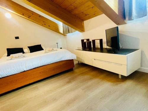 Bella Home-Romantic Mansarda Mole Antonelliana x2, Turin (photo 10)