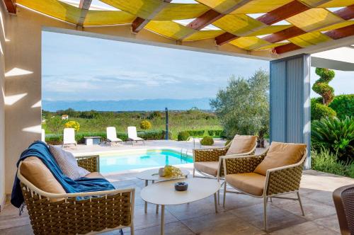 Balkons/terase, Villa Royal Green Resort in Briševo
