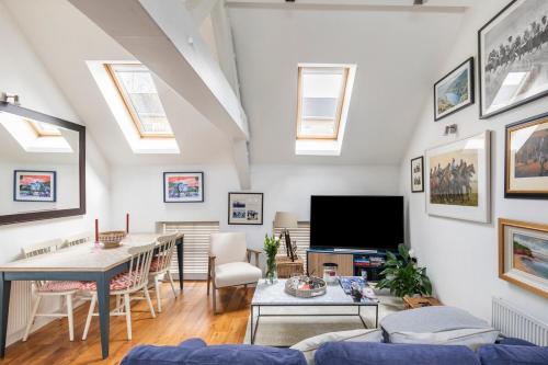 Loft style apartment in Chelsea, Londra
