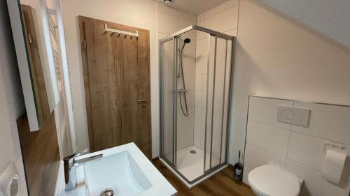 淋浴間, 3er Apartment Boardinghouse Gavner in Apen in 阿彭