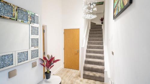 Mega7 Spacious 2Bedroom Apartment, 2 Bathrooms, Balcony and Free Parking, Manchester (photo 7)