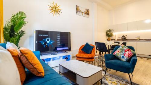 Mega7 Luxury 2bedrooms Apartment - 2baths, 3toilets plus Balcony and Free Car park