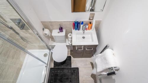 Mega7 Spacious 2Bedroom Apartment, 2 Bathrooms, Balcony and Free Parking, Manchester (photo 11)