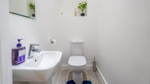 Mega7 Spacious 2Bedroom Apartment, 2 Bathrooms, Balcony and Free Parking, Manchester (photo 8)