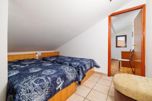 One-Bedroom Apartment with Terrace image 7