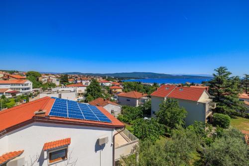 One-Bedroom Apartment with Balcony image 2