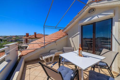 One-Bedroom Apartment with Terrace image 4