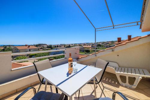 One-Bedroom Apartment with Terrace image 3