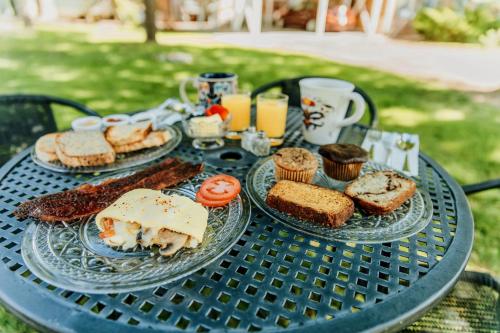 Alpine Bed and Breakfast - 정원