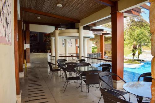 Restaurante, Apartment 2B Condominium Avalon Country Vista Lago y Confort, San jose Santa Ana Costa Rica in Río Oro