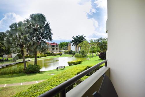 Vistas, Apartment 2B Condominium Avalon Country Vista Lago y Confort, San jose Santa Ana Costa Rica in Río Oro
