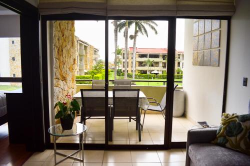 Terraza/balcón, Apartment 2B Condominium Avalon Country Vista Lago y Confort, San jose Santa Ana Costa Rica in Río Oro