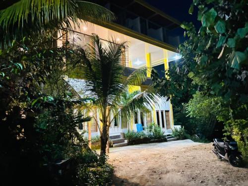 Buitenkant, Tarsan Homestay near Komodo Airport