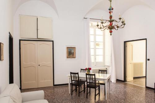  Casa Carducci - Spacious historical home close to the beach in Imperia