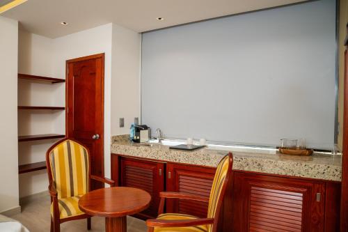 Deluxe Double Room image 4