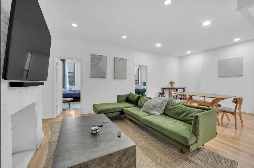 51-1A Renovated 3br 2bath Prime soho in New York, USA
