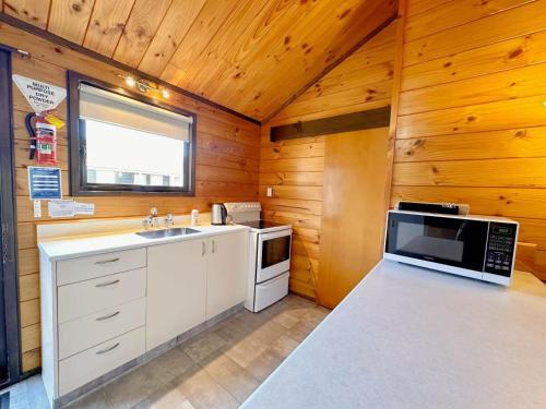 Orewa Motor Lodge in أوريوا