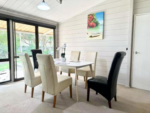 Orewa Motor Lodge in أوريوا