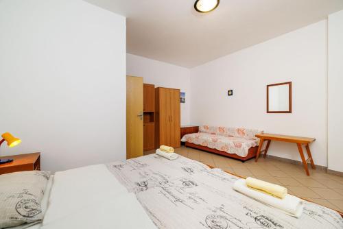 One-Bedroom Apartment - Ground Floor image 4