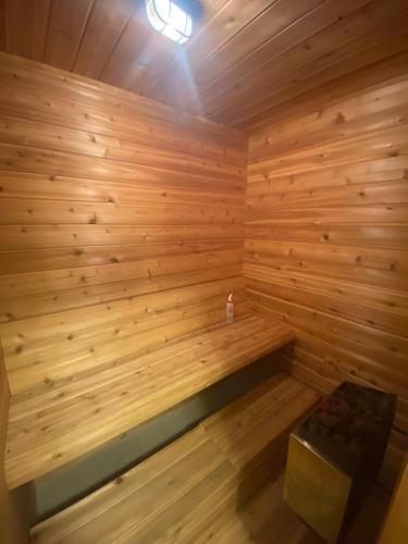 Blind Bay Chalet 2 Bedroom Private Suite in Blind Bay (BC)