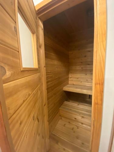 Blind Bay Chalet 2 Bedroom Private Suite in Blind Bay (BC)