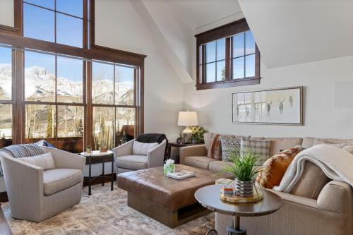 . The Veranda at Trails Edge - Penthouse views and ski access!