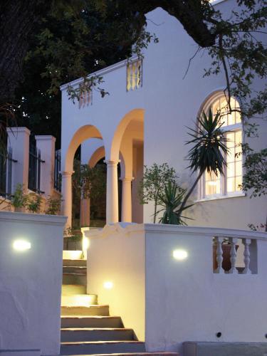 Four Rosmead Boutique Guesthouse - image 3