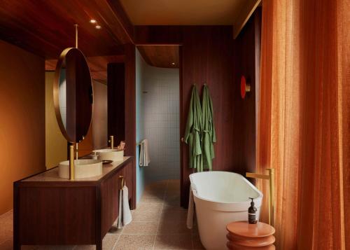 room detail thumbnail 2