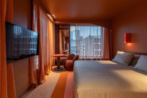 room detail thumbnail 1