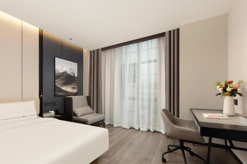 room detail thumbnail 1