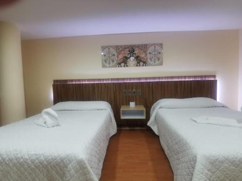 Deluxe Quadruple Room image 9