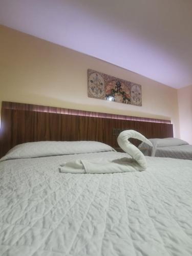 Deluxe Quadruple Room image 8