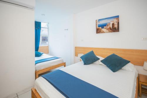 1 double bed, 1 twin bed