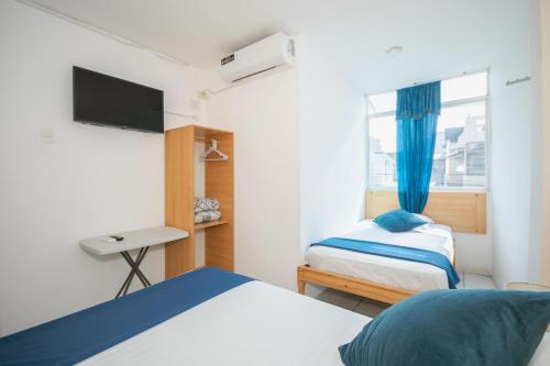 1 double bed, 1 twin bed